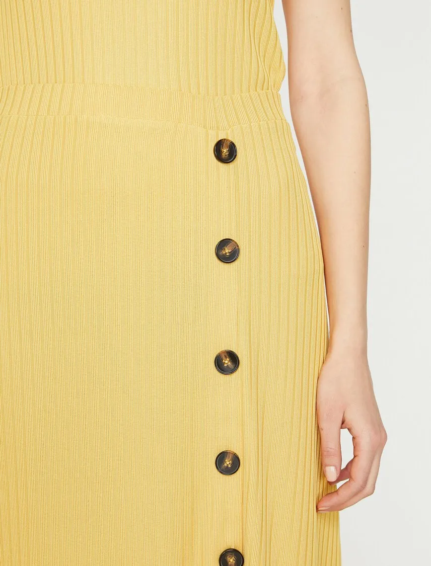 11871 Yellow Button Detailed Midi Skirt