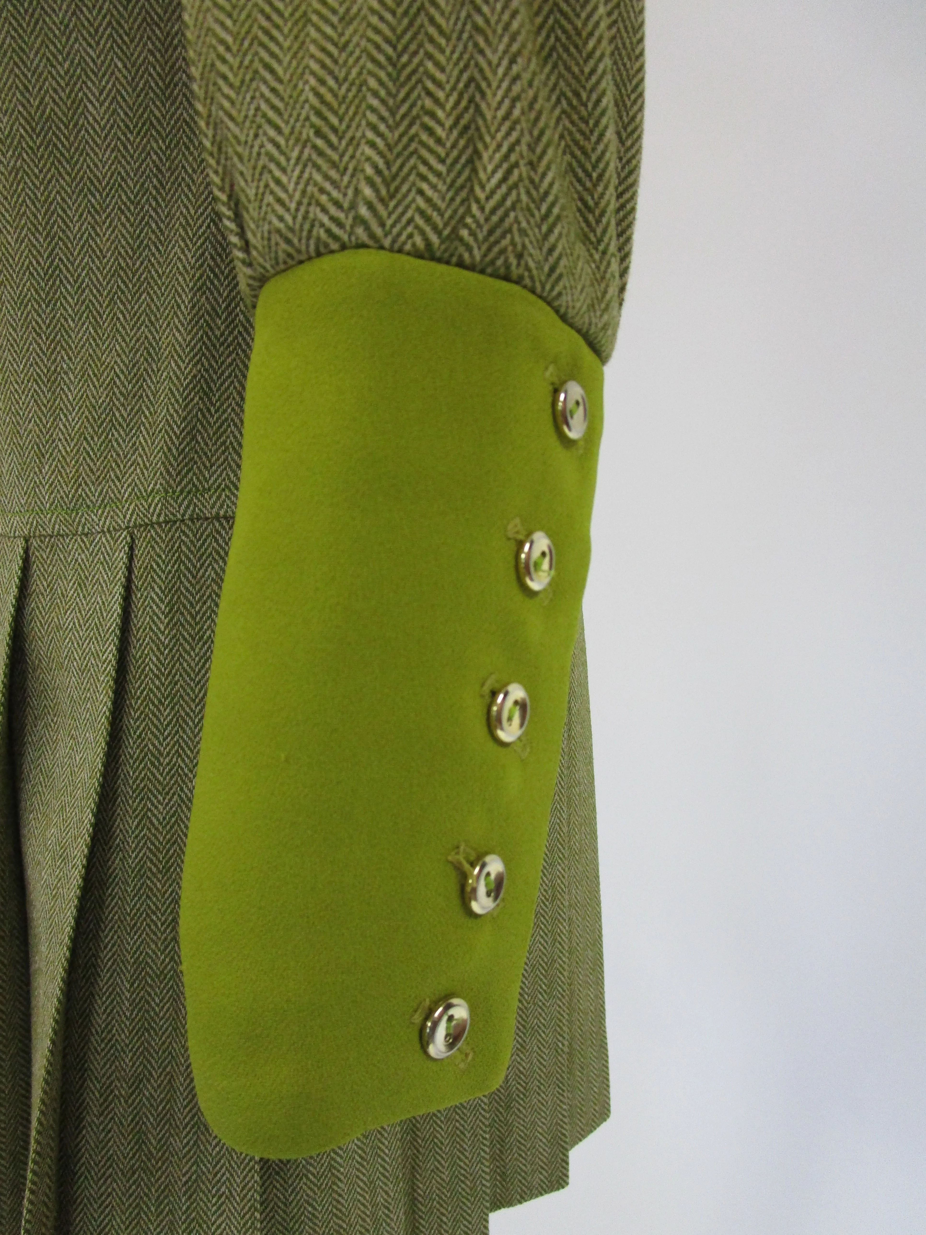 1970s Green Wool Dress With Detachable Neck Tie