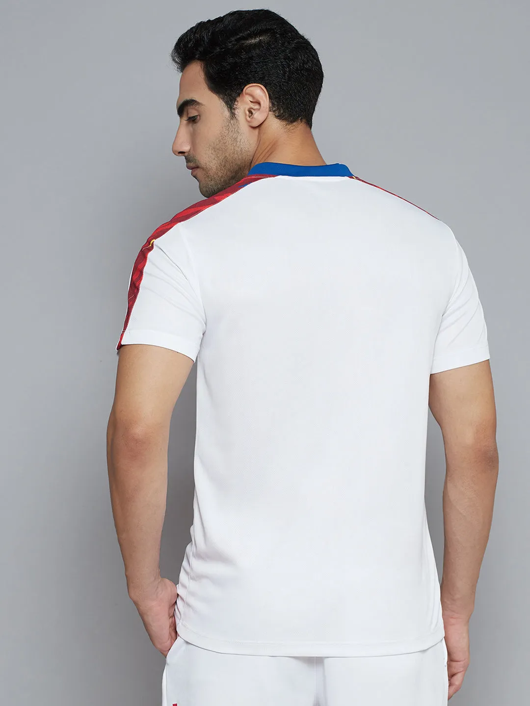 Alcis Men White Solid Slim Fit T-shirt