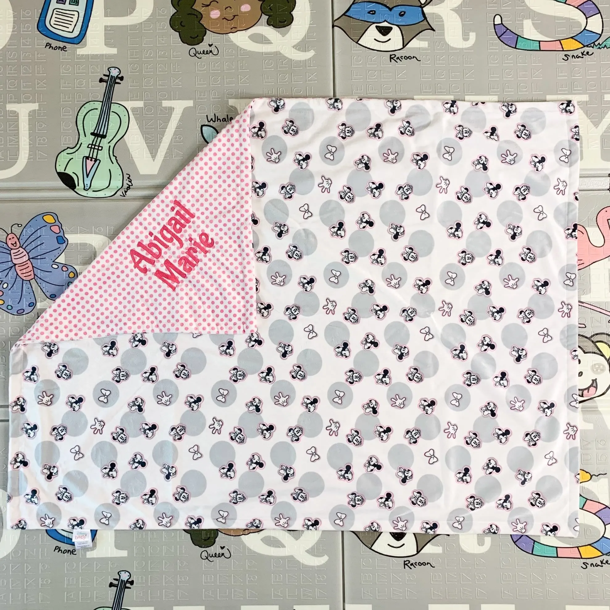 Personalized Disney Baby Blanket with Hat - Minnie Mouse