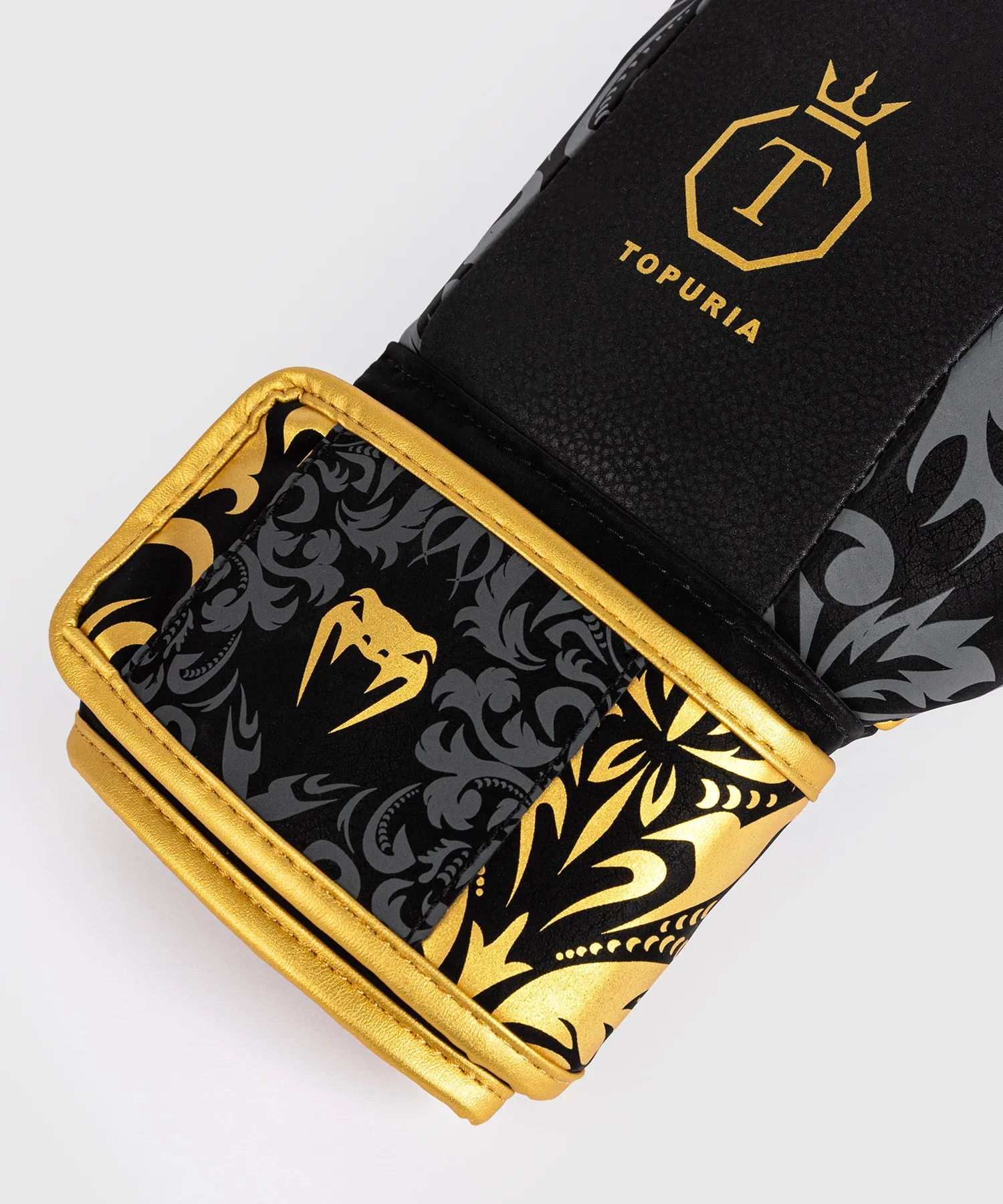 Venum x Ilia Topuria Unmatched Boxing Gloves - Black/Gold