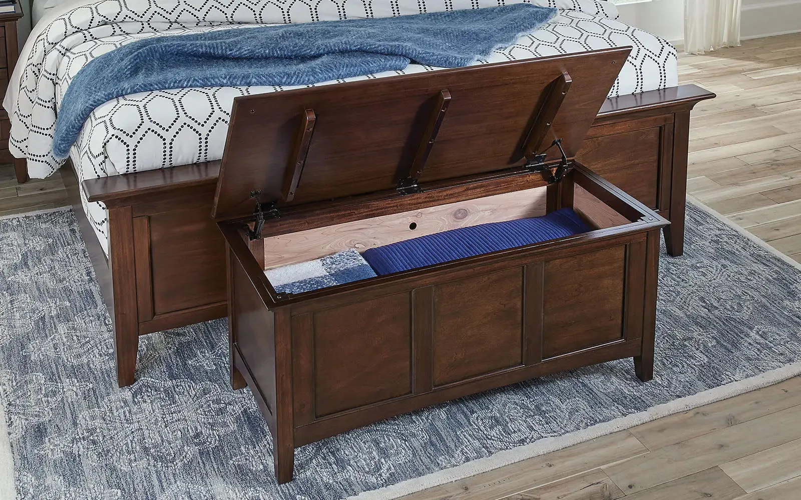 Westlake Cb Cedar Lined Blanket Trunk